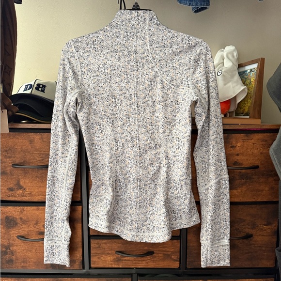[SOLD] Lululemon Define Jacket Pattern - Picture 5 of 7
